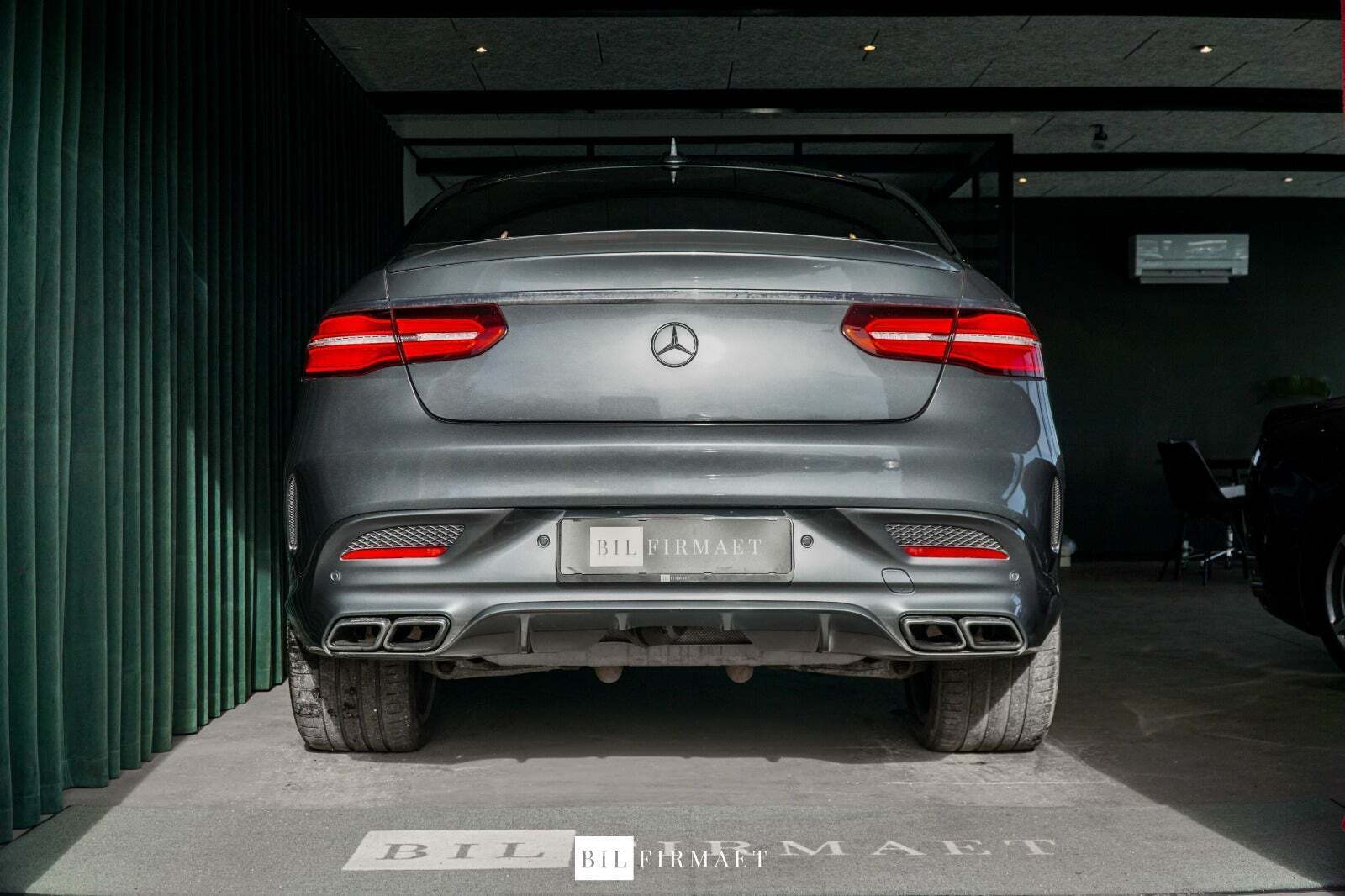 Grå Mercedes GLE63 fra 2017