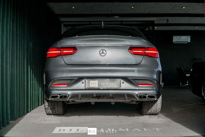 Grå Mercedes GLE63 fra 2017