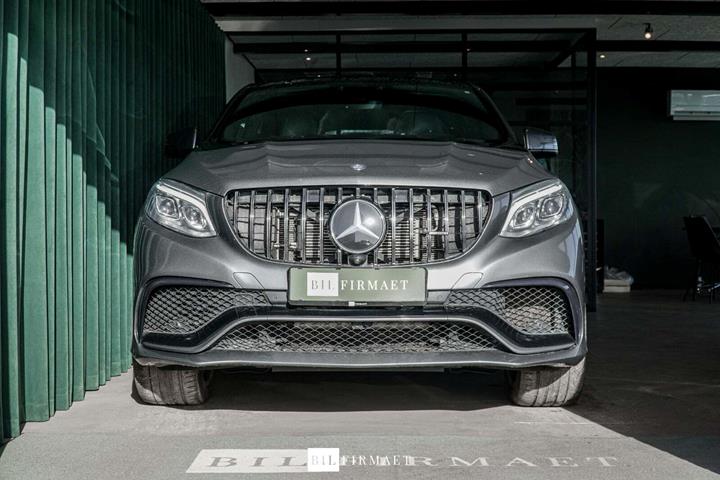 Grå Mercedes GLE63 fra 2017