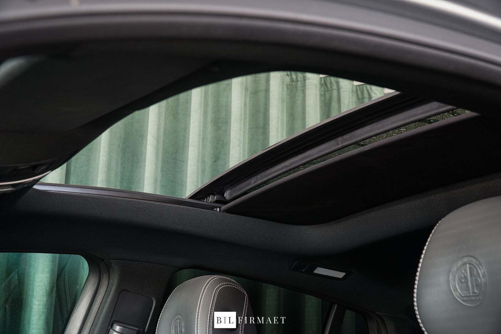Grå Mercedes GLE63 fra 2017