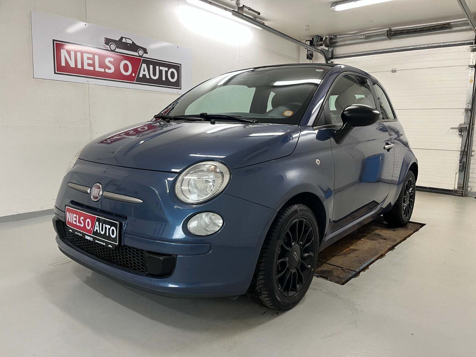 Blå Fiat 500C fra 2012