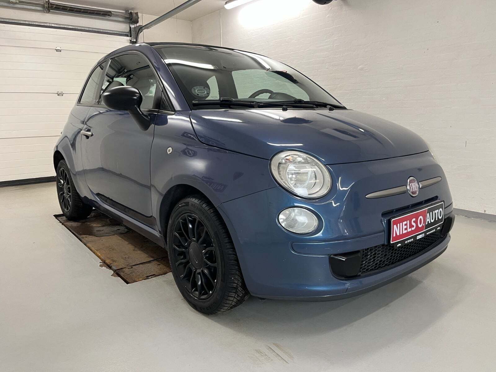 Blå Fiat 500C fra 2012