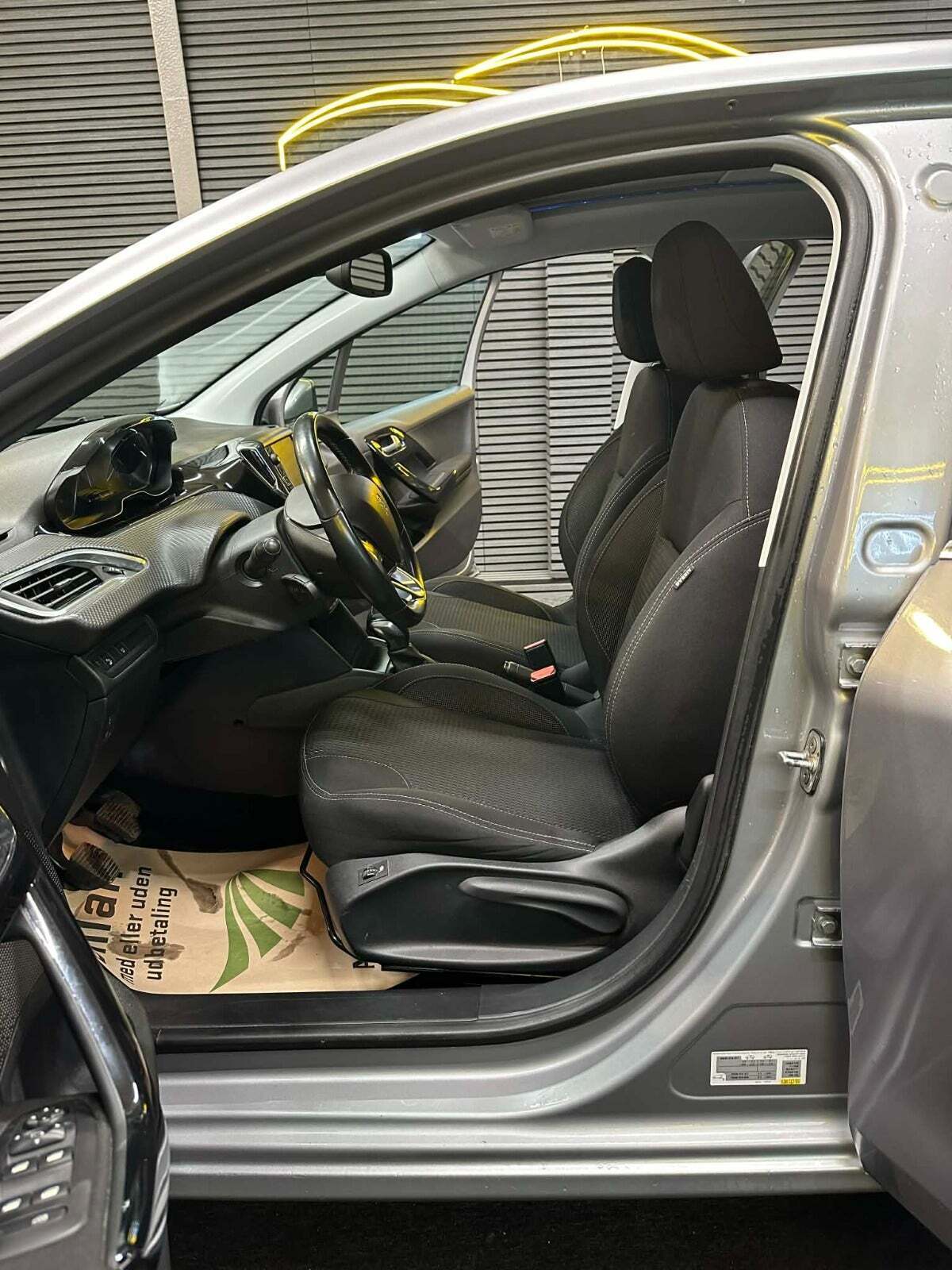 Peugeot 208 1,5 BlueHDi 100 Infinity Sky