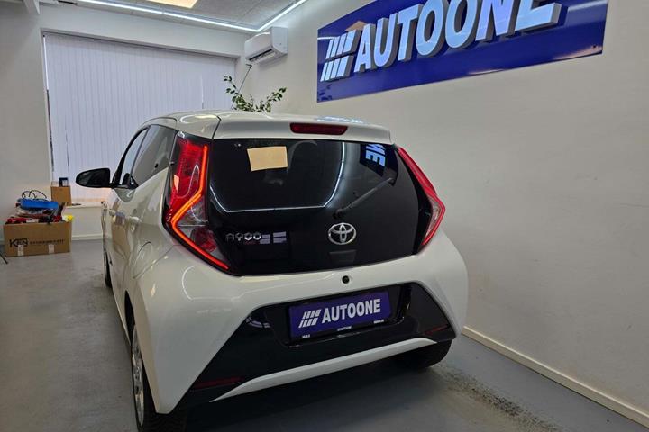 Hvid Toyota Aygo fra 2019