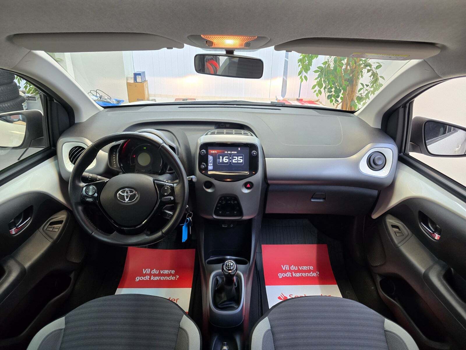 Hvid Toyota Aygo fra 2019
