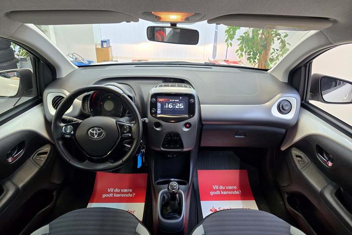 Hvid Toyota Aygo fra 2019