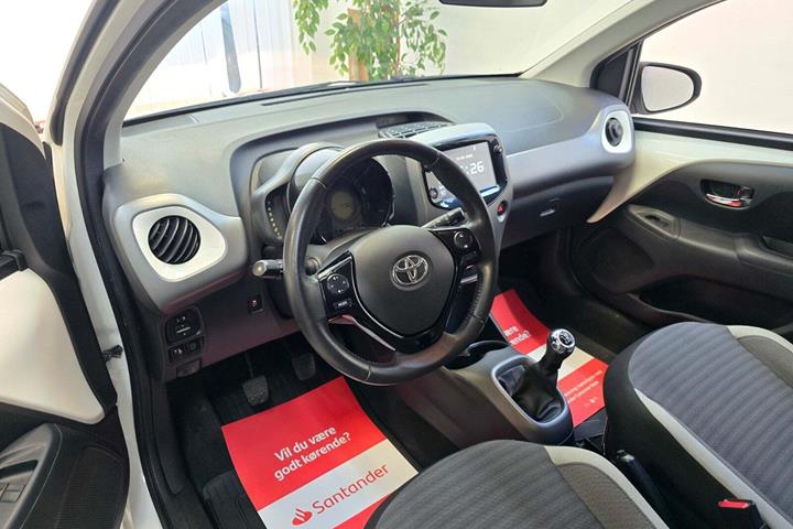 Hvid Toyota Aygo fra 2019