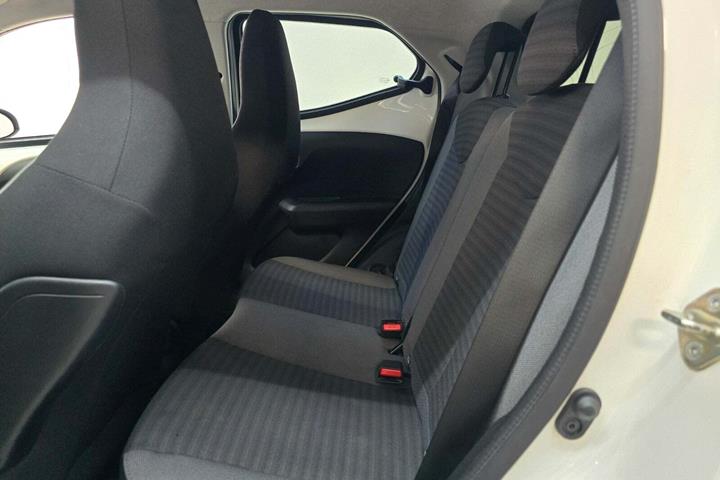Hvid Toyota Aygo fra 2019