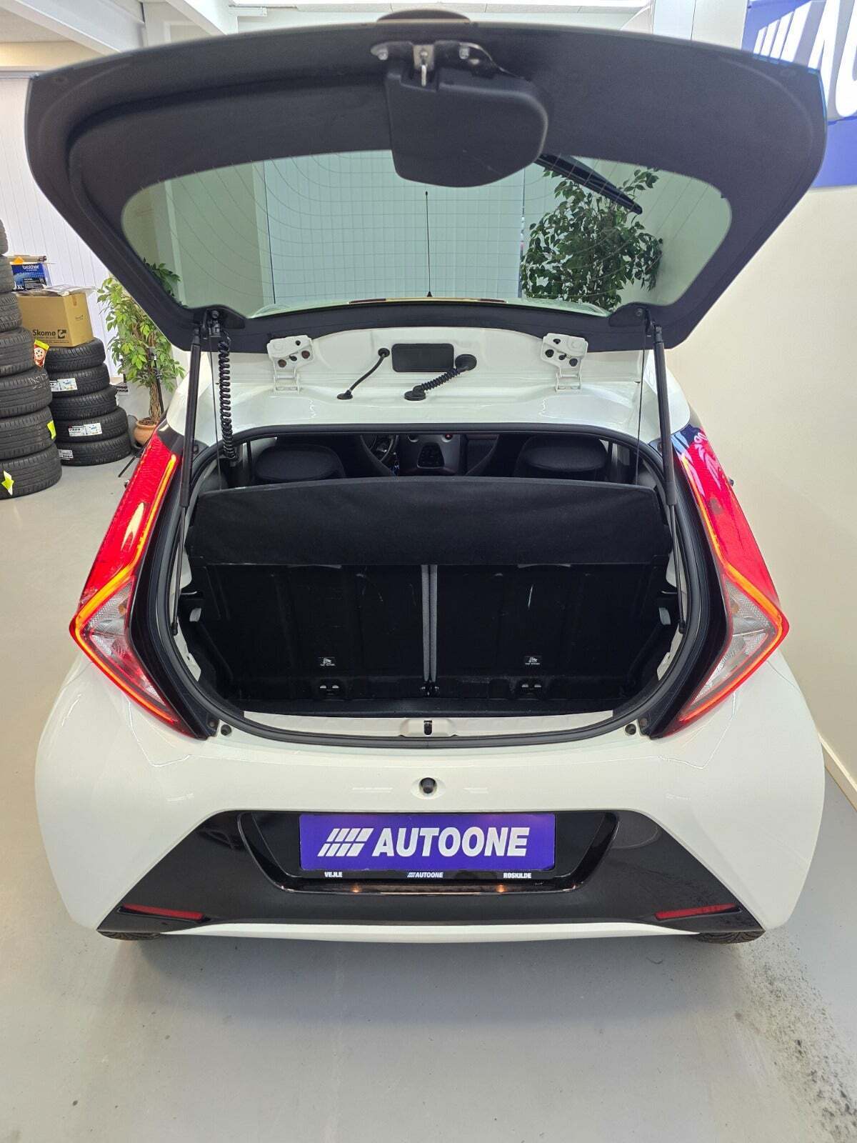 Hvid Toyota Aygo fra 2019