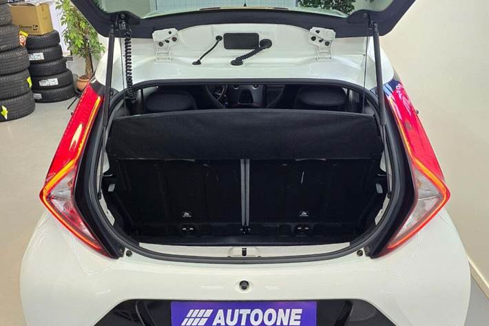 Hvid Toyota Aygo fra 2019