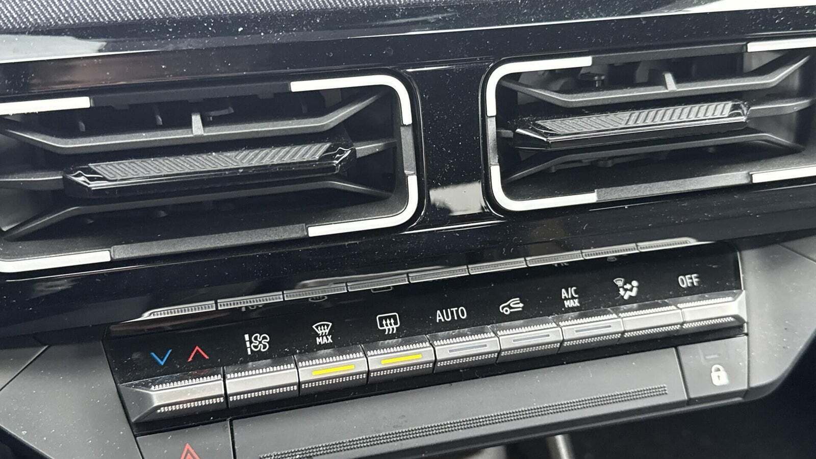 Grøn Renault 5 E-Tech fra 2025