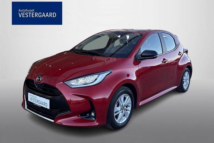 Rød Mazda 2 fra 2022 set udefra