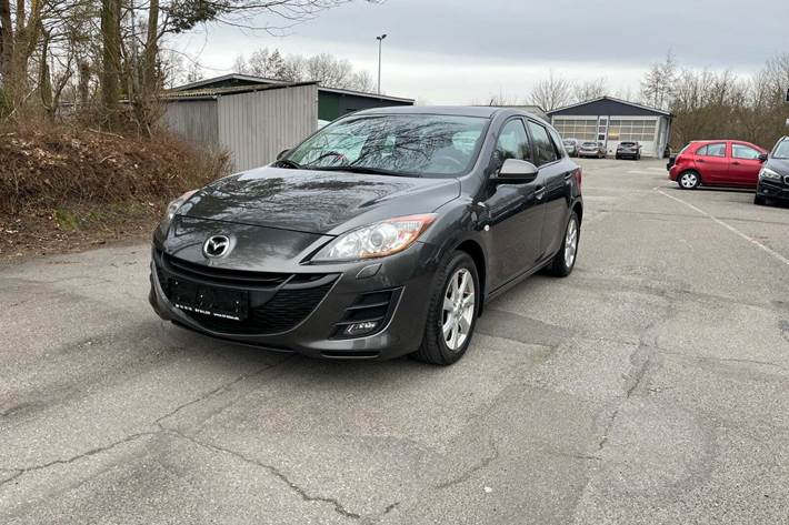 Grå Mazda 3 fra 2011