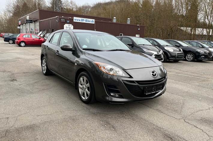 Grå Mazda 3 fra 2011