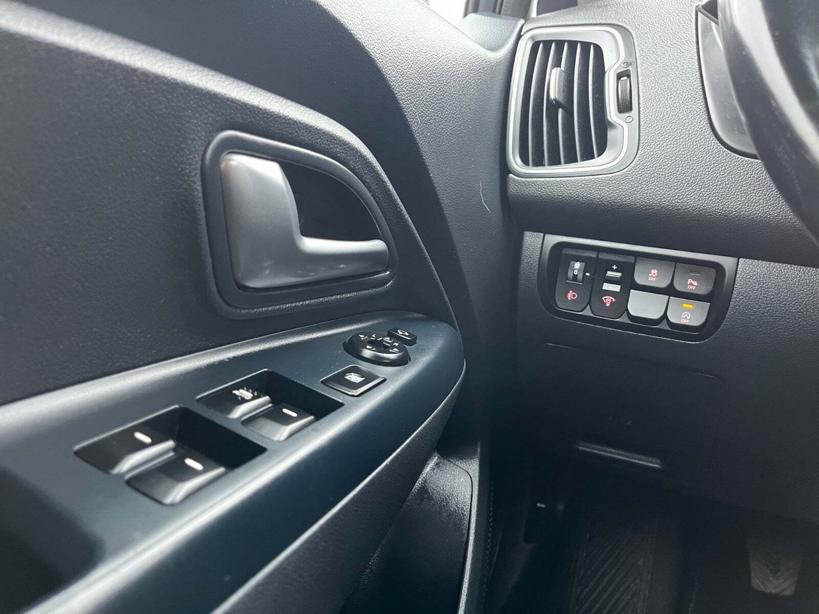 Grå Kia Rio fra 2015