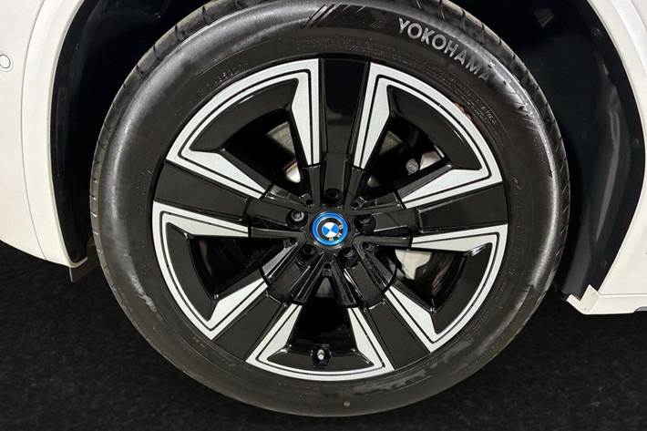 Hvid BMW iX3 fra 2024