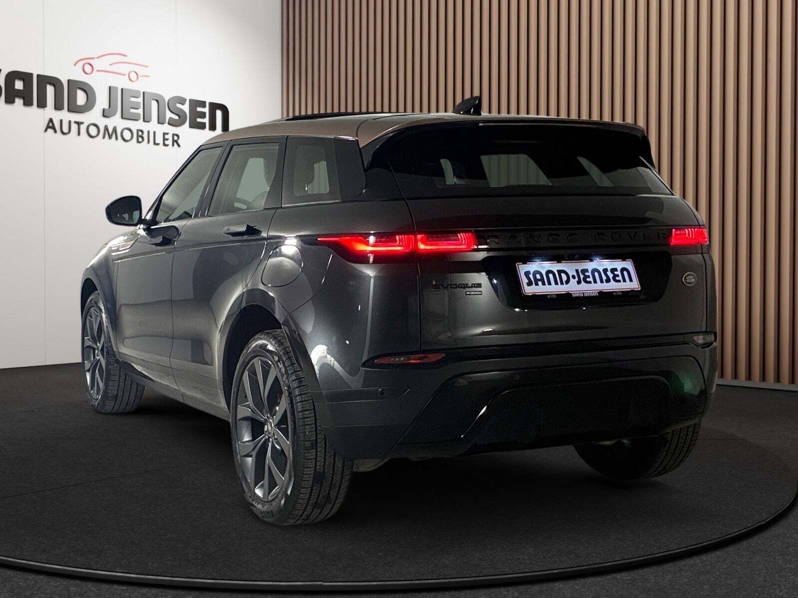 Grå Land Rover Range Rover evoque fra 2023