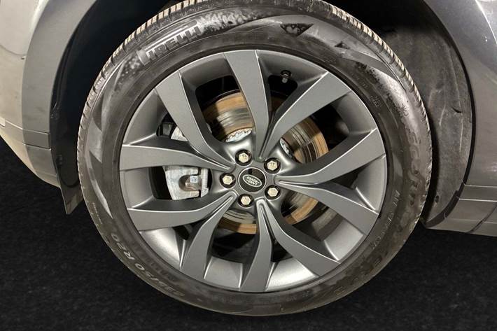 Grå Land Rover Range Rover evoque fra 2023