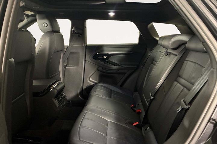 Grå Land Rover Range Rover evoque fra 2023