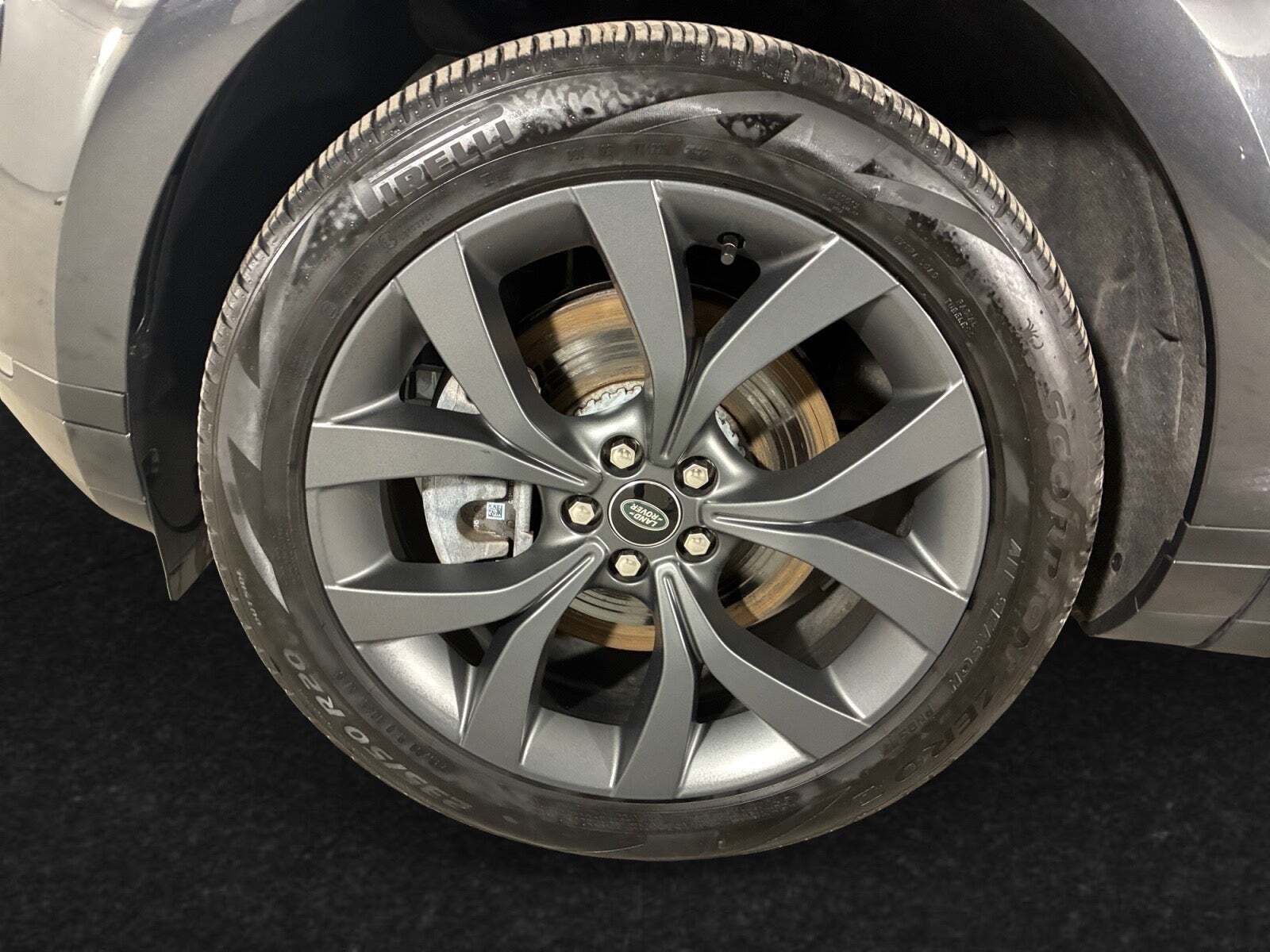 Grå Land Rover Range Rover evoque fra 2023