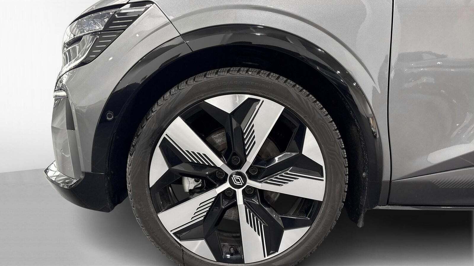 Grå Renault Megane E-Tech fra 2025