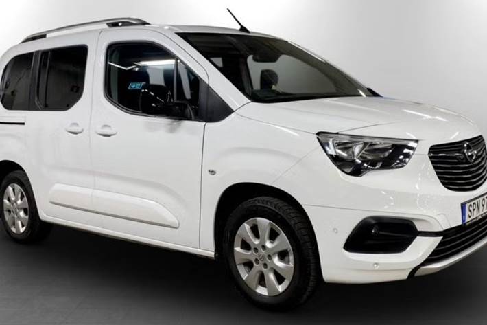 Hvid Opel Combo-e Life fra 2022