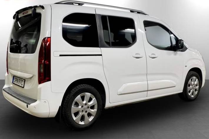 Hvid Opel Combo-e Life fra 2022