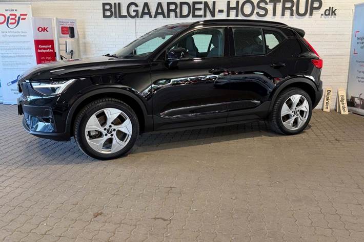 Sort Volvo XC40 fra 2024
