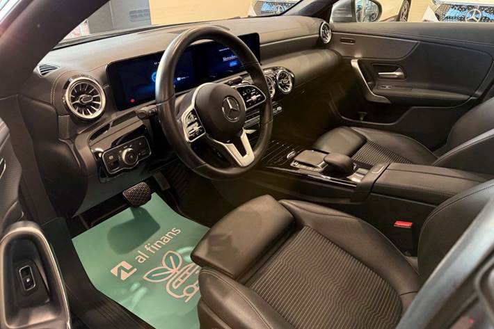 Grå Mercedes CLA250 e fra 2021