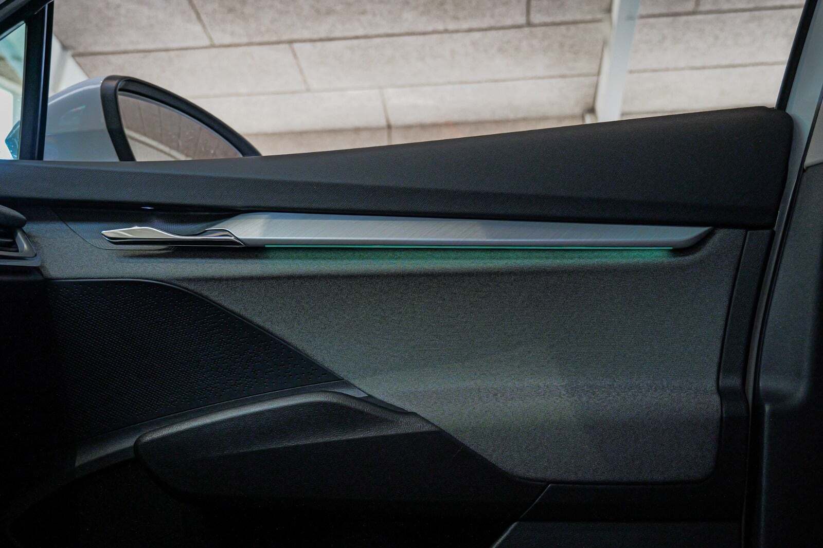 Hvid Skoda Enyaq fra 2023