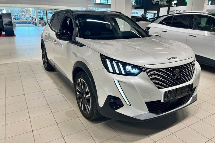 Hvid Peugeot e-2008 fra 2022