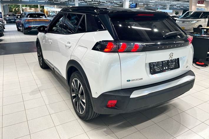 Hvid Peugeot e-2008 fra 2022