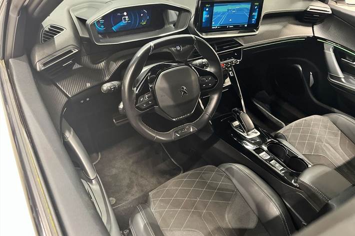 Hvid Peugeot e-2008 fra 2022