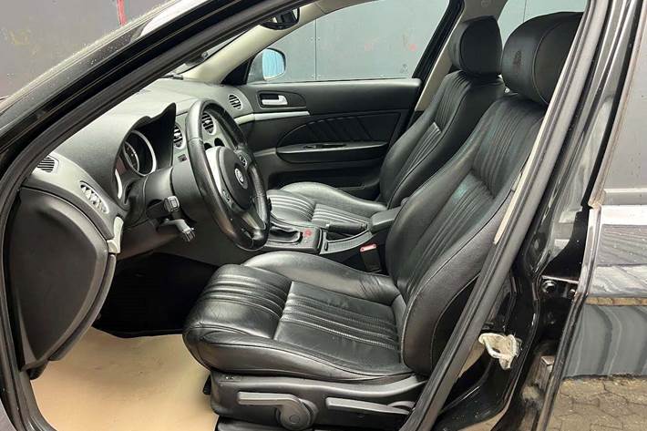 Sort Alfa Romeo 159 fra 2009 set indefra