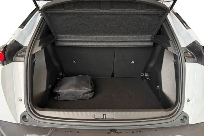 Grå Peugeot e-2008 fra 2025