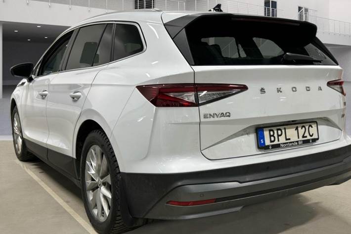 Hvid Skoda Enyaq fra 2022