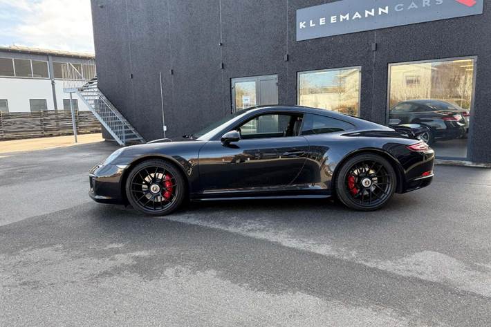 Sort Porsche 911 Carrera 4 GTS fra 2017