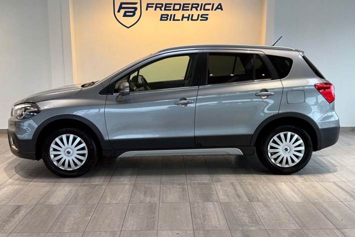 Grå Suzuki S-Cross fra 2016