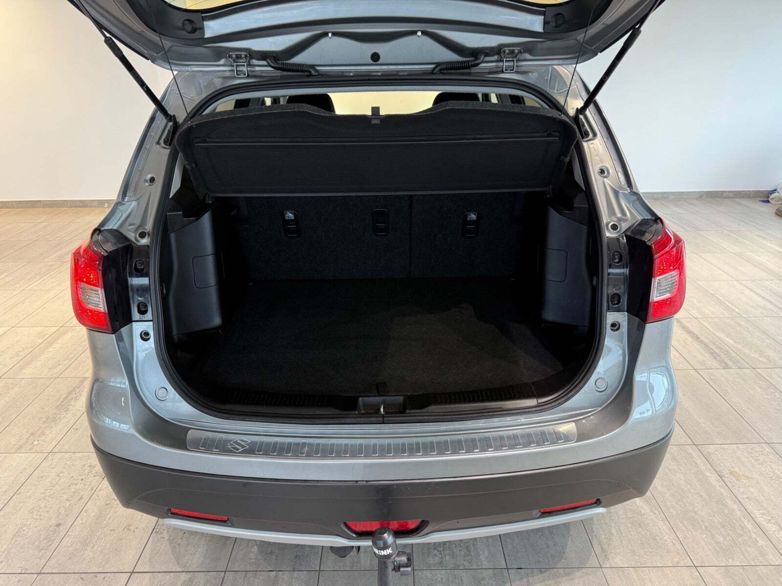 Grå Suzuki S-Cross fra 2016