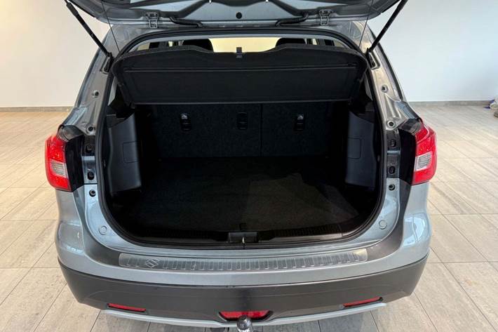 Grå Suzuki S-Cross fra 2016