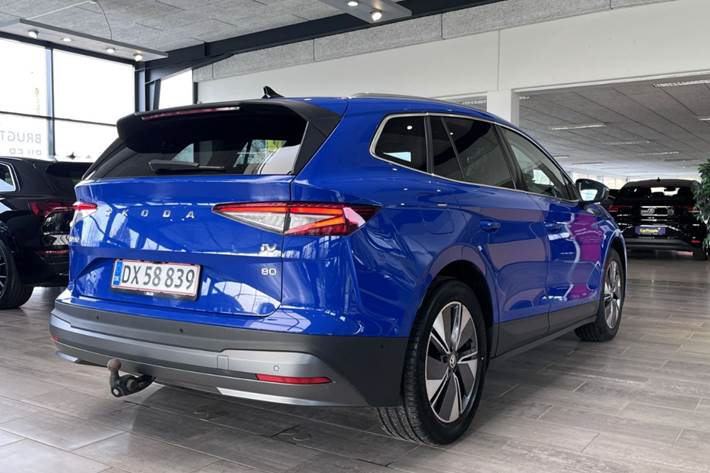 Blå Skoda Enyaq fra 2022