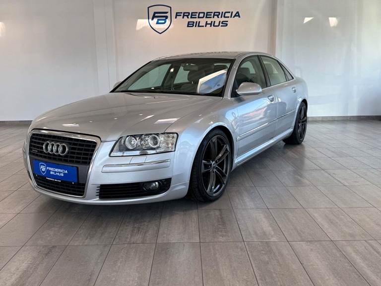 Audi A8 4,2 quattro Tiptr.