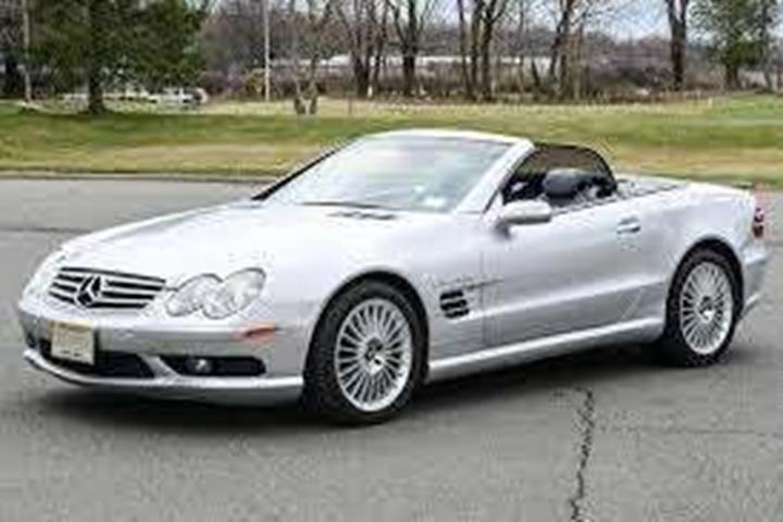 Sølv Mercedes SL55 fra 2004