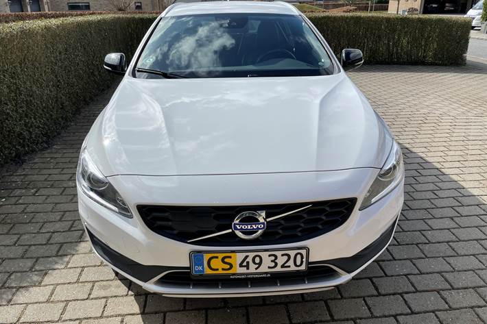 Hvid Volvo V60 Cross Country fra 2017