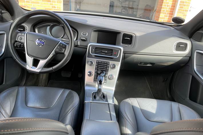 Hvid Volvo V60 Cross Country fra 2017