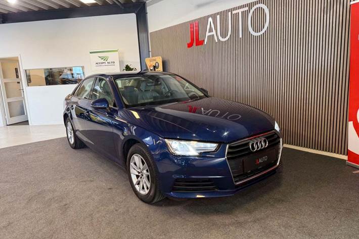 Blå Audi A4 fra 2016
