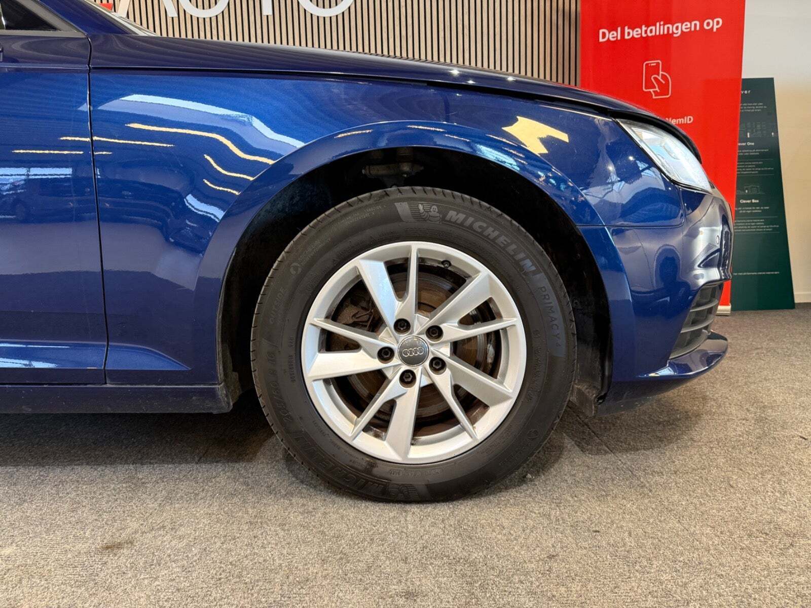 Blå Audi A4 fra 2016