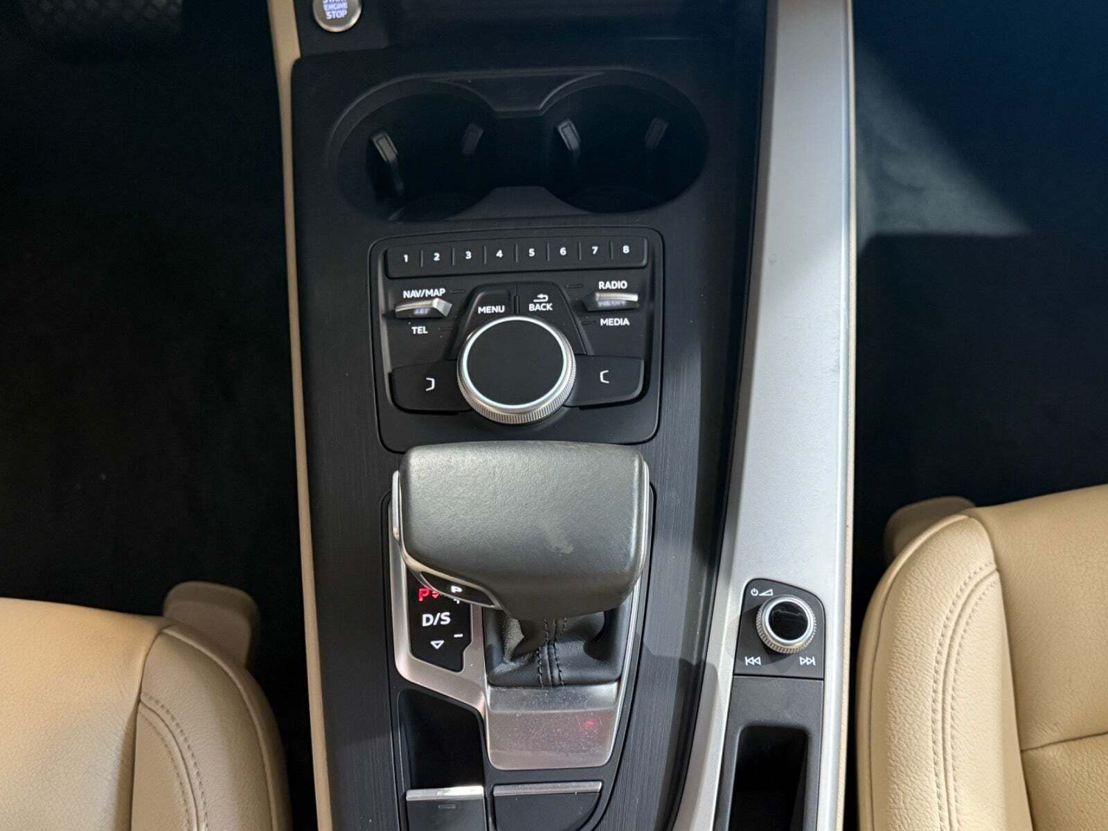 Blå Audi A4 fra 2016