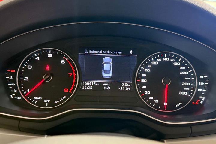 Blå Audi A4 fra 2016