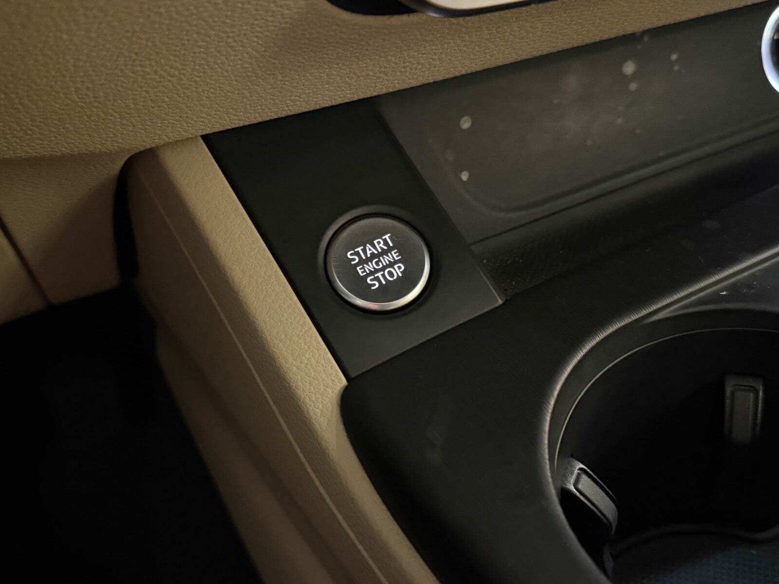 Blå Audi A4 fra 2016